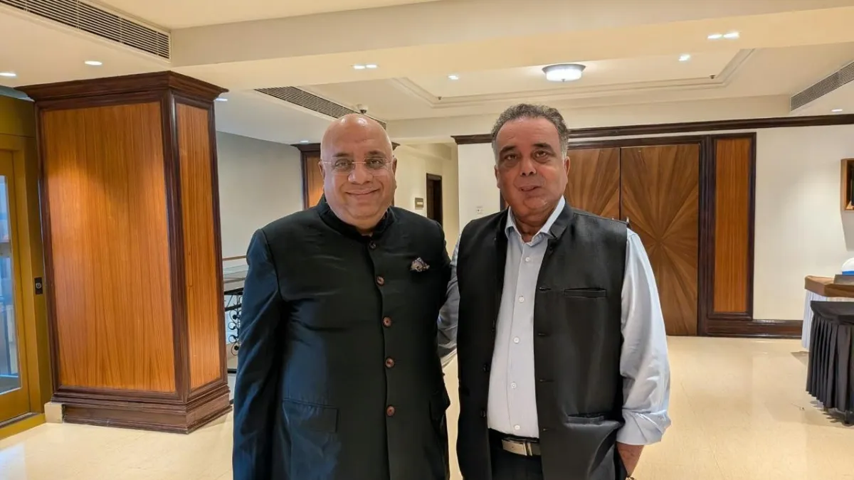 Saurabh Tyagi, CMO, Deepspatial, with Dr. Annurag Batra, Chairman & Editor-in-Chief, BW Businessworld & Founder, exchange4media